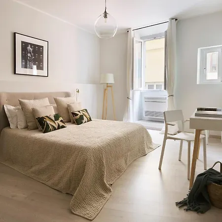 Apartment 3 Master Bedrooms With Balcony On The River With Views *