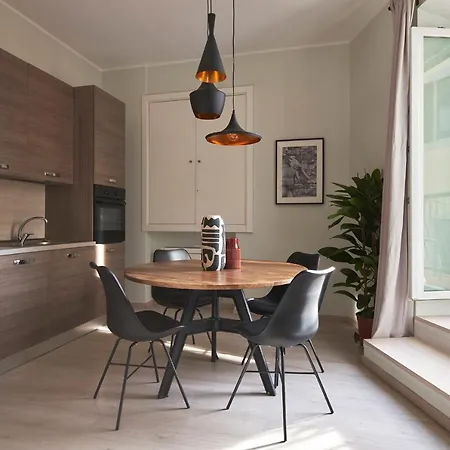 3 Master Bedrooms With Balcony On The River With Views Apartment *