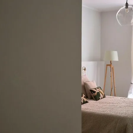 3 Master Bedrooms With Balcony On The River With Views Apartment *
