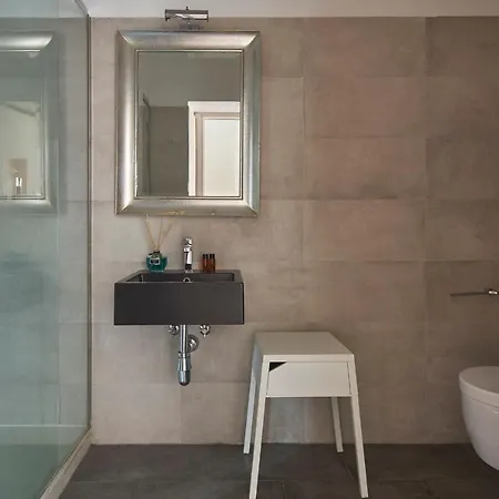 3 Master Bedrooms With Balcony On The River With Views Florence