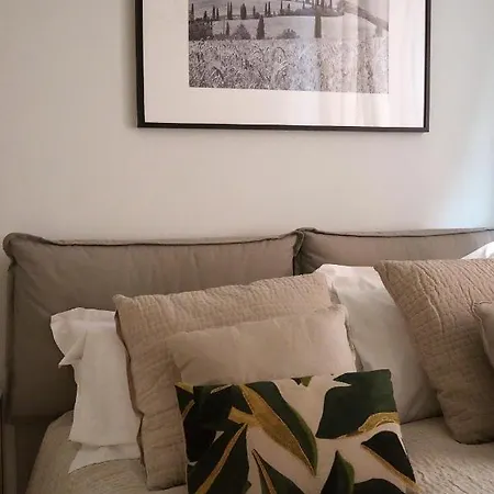 Apartment 3 Master Bedrooms With Balcony On The River With Views *