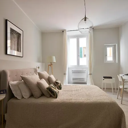 Apartment 3 Master Bedrooms With Balcony On The River With Views
