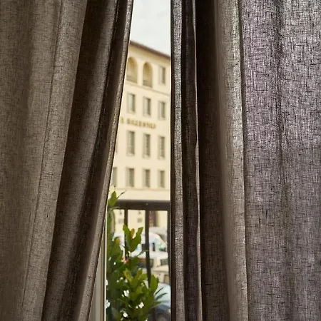 3 Master Bedrooms With Balcony On The River With Views Apartment