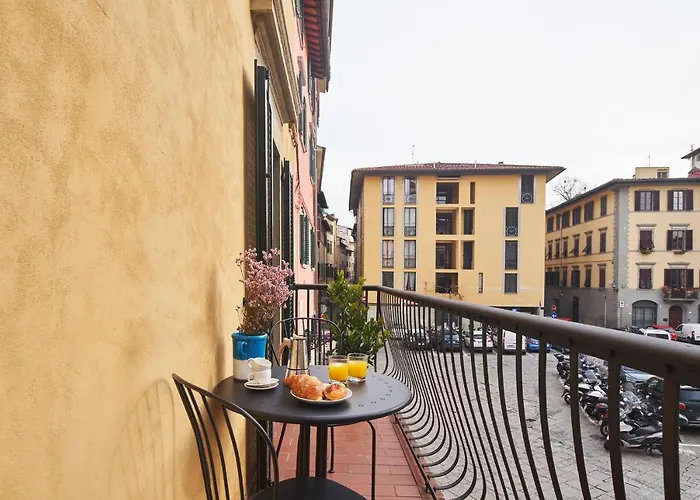 3 Master Bedrooms With Balcony On The River With Views