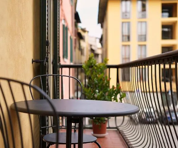 3 Master Bedrooms With Balcony On The River With Views Floransa