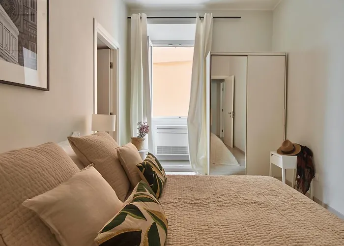 3 Master Bedrooms With Balcony On The River With Views * Floransa