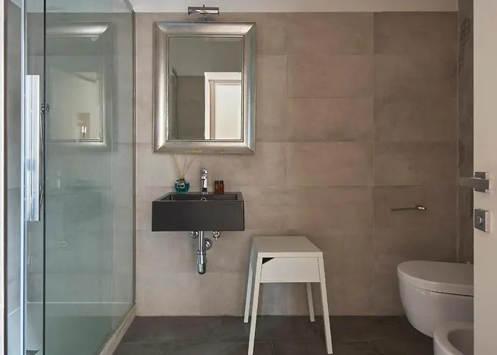 3 Master Bedrooms With Balcony On The River With Views Floransa