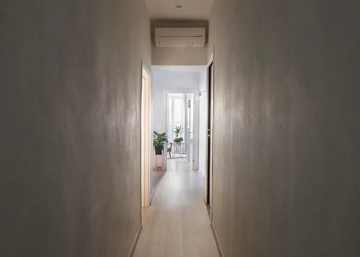 3 Master Bedrooms With Balcony On The River With Views Daire